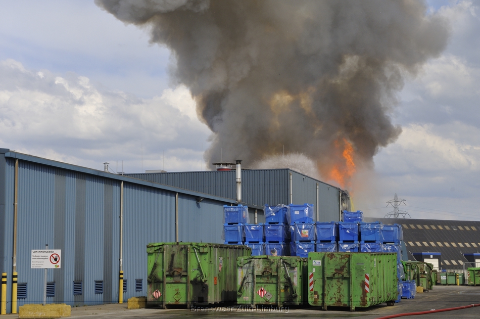 07-07-2014 – Maastricht, Zeer grote brand met gevaarlijke stoffen