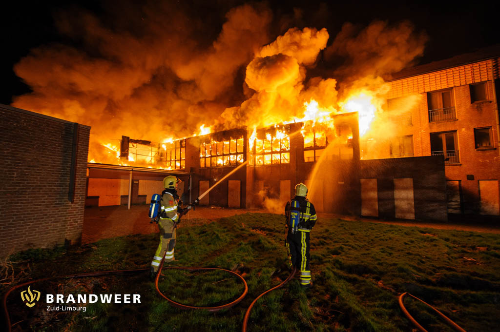 19-04-2015 – Sittard, Grote brand leegstaand schoolgebouw