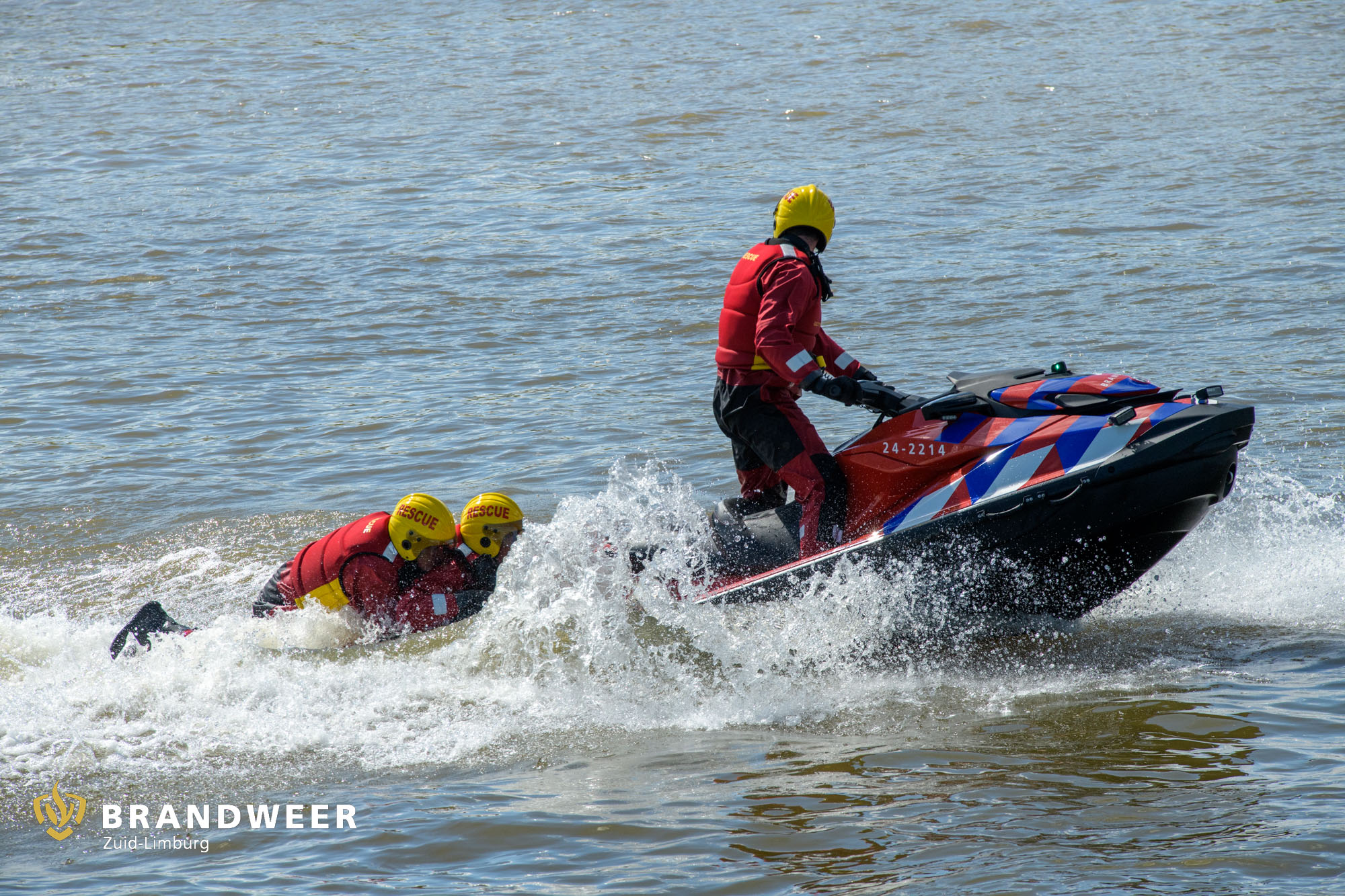 10-04-2024 – Maastricht, Oefenen met de waterscooter