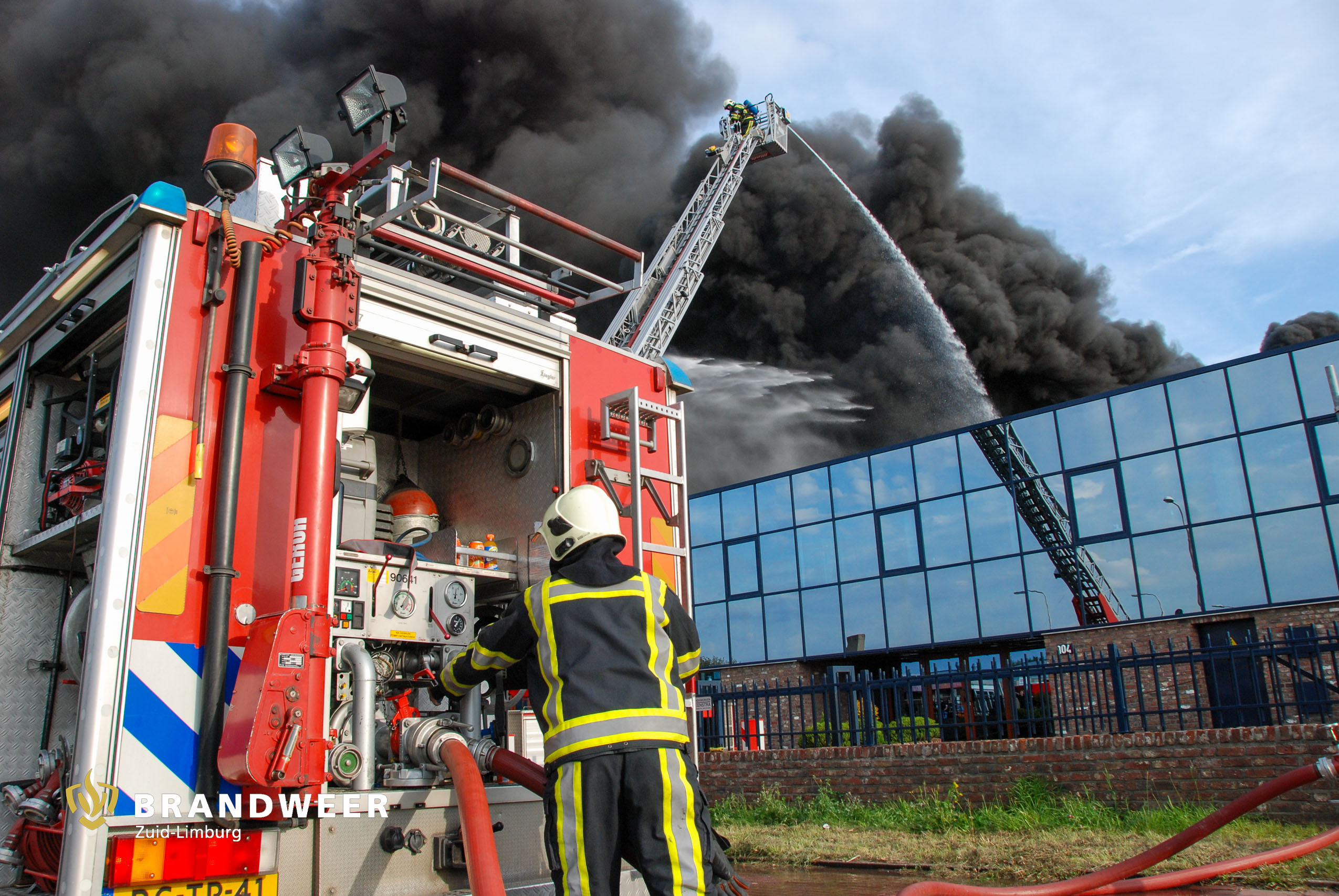 Archief, 21-08-2009 – Kerkrade, De brand bij de parfumfabriek