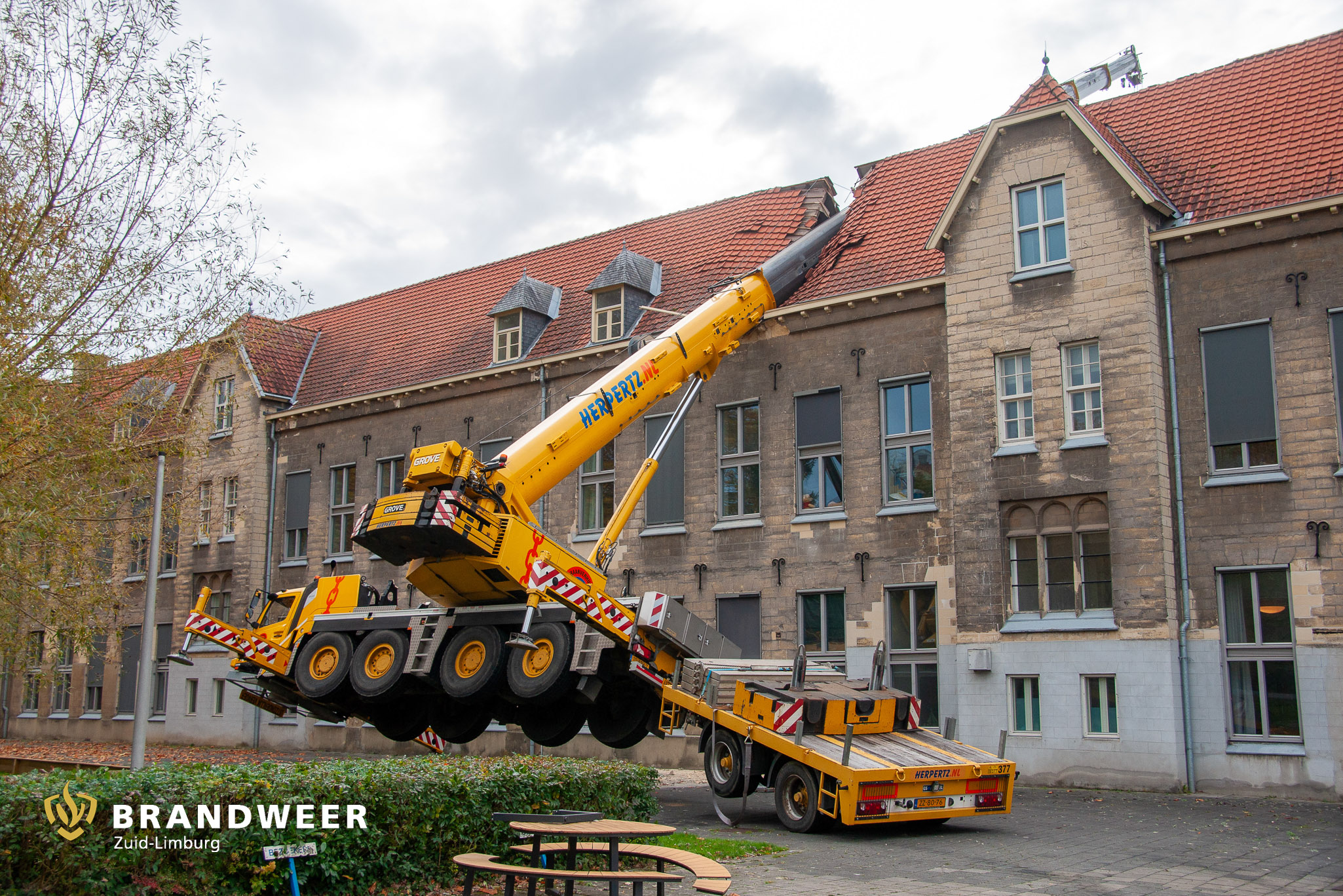 03-11-2025 – Cadier en Keer, Mobiele hijskraan omgevallen